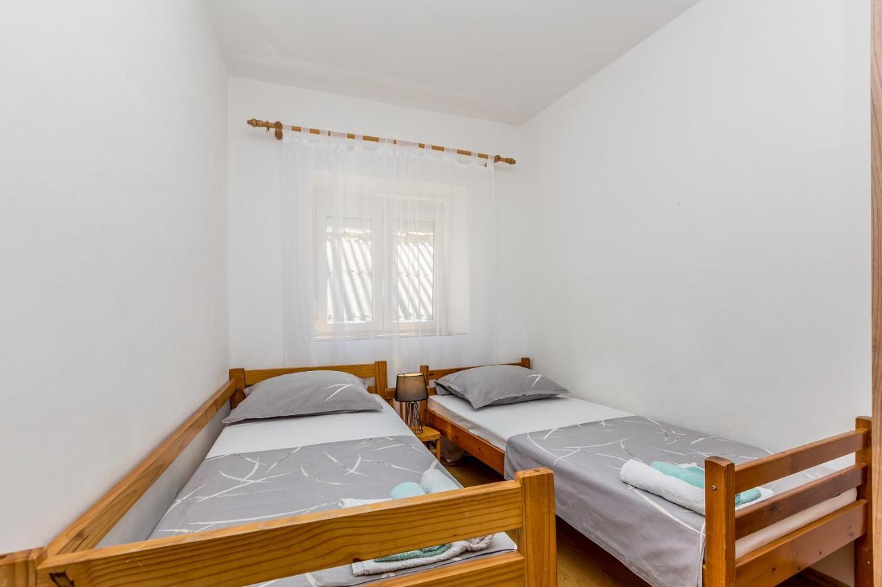 Private Accommodation Stara Baska Stara Baška Exterior foto