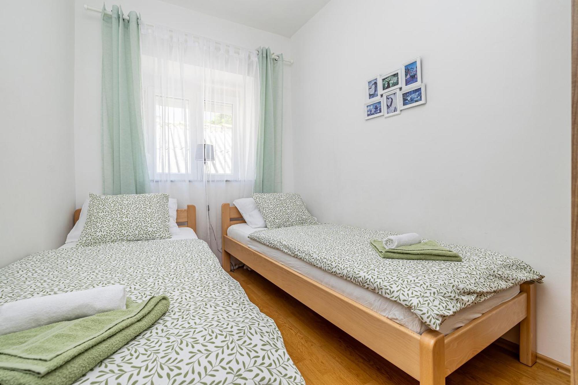 Private Accommodation Stara Baska Stara Baška Exterior foto